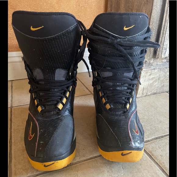 Nike Snowboard Boots - Picture 2 of 8